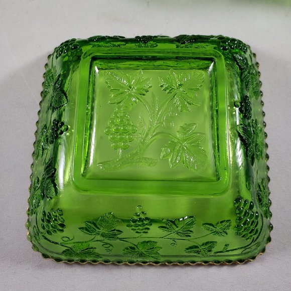 EAPG US Glass Emerald Green Beaded Grape "California" Square Bowl Set ca. 1899 - Picture 8 of 8